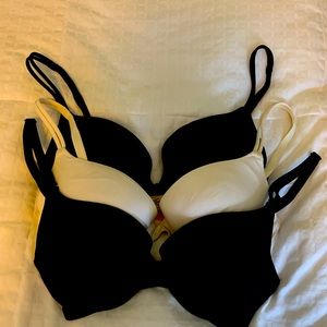 Lot of 3 Victoria Secret bras. All same size 34D